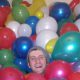 50 people were invited to enter a room full of balloons … and to discover how to be happy !!!
